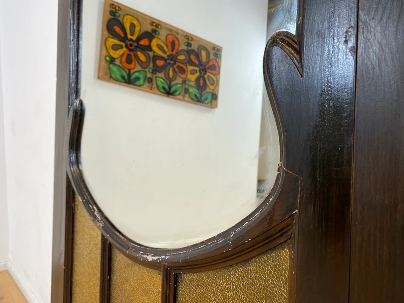 WMK Sehr gelungenes Upcycling einer antiken Tür aus vollem Holz zur schöner Flurgarderobe mit großem Spiegel & Kleiderhaken aus Messing