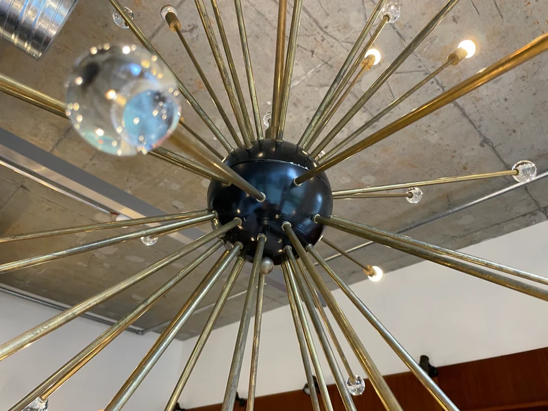 WMK Der Designklassiker! Berühmter und vollfunktionsfähiger Space Age Kronleuchter "Sputnik" in größter Ausführung (Ø150cm) aus Messing mit Murano Glaskugeln