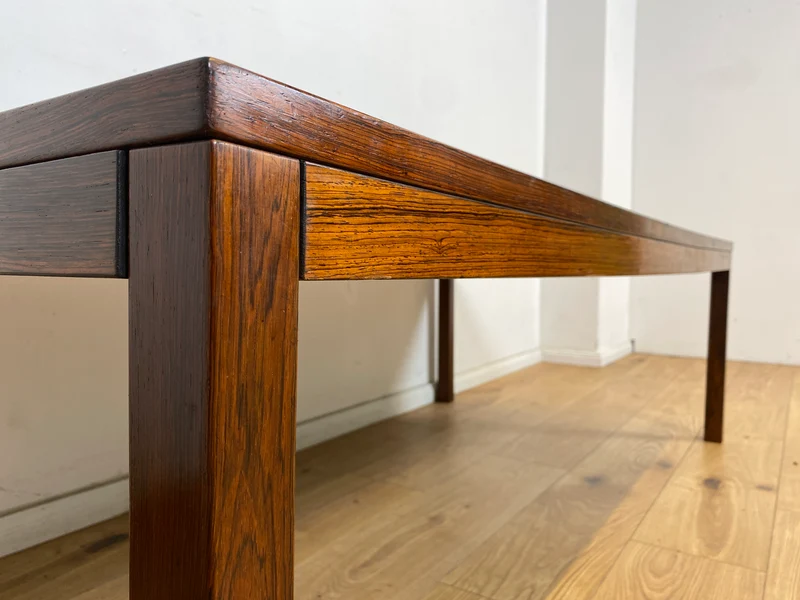 WMK Stilvoller & sehr gut erhaltener skandinavischer Couchtisch aus Palisander mit kunstvollen Fliesen