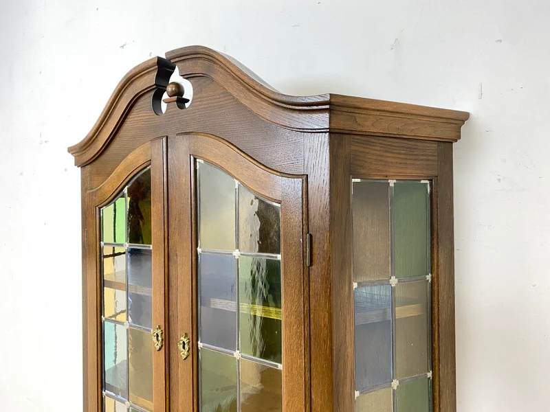 WMK Sehr gut erhaltener dänischer Vintage Schreibschrank aus vollem Holz mit schönem Bleiglas Aufsatz & edlen Messingbeschlägen