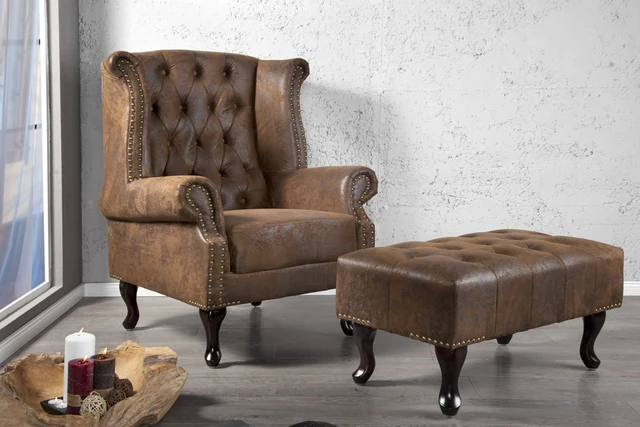 Ohrensessel im Chesterfield Look