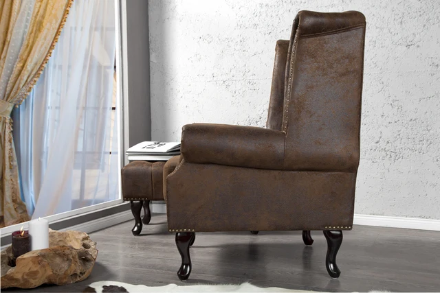 Ohrensessel im Chesterfield Look