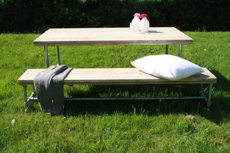 Esstisch im Industriedesign, Gartentisch, Tisch mit Tischbeinen aus Metall, Länge 220 cm