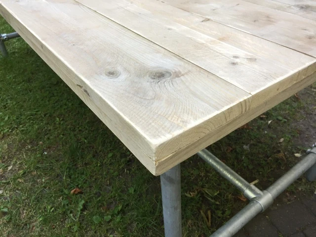 Esstisch im Industriedesign, Gartentisch, Tisch mit Tischbeinen aus Metall, Länge 220 cm