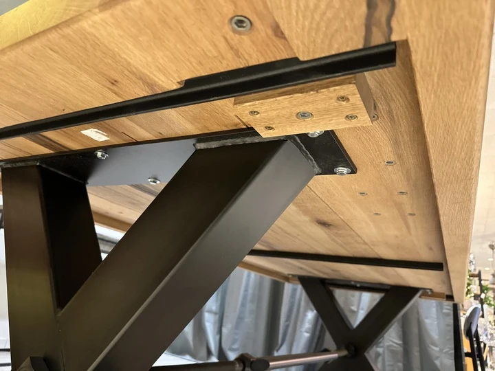 Esstisch aus massiv Eiche, Tisch im Industriedesign mit einem Gestell aus Metall, Maße 240 x 100 cm
