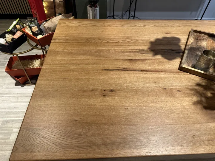 Esstisch aus massiv Eiche, Tisch im Industriedesign mit einem Gestell aus Metall, Maße 200 x 100 cm