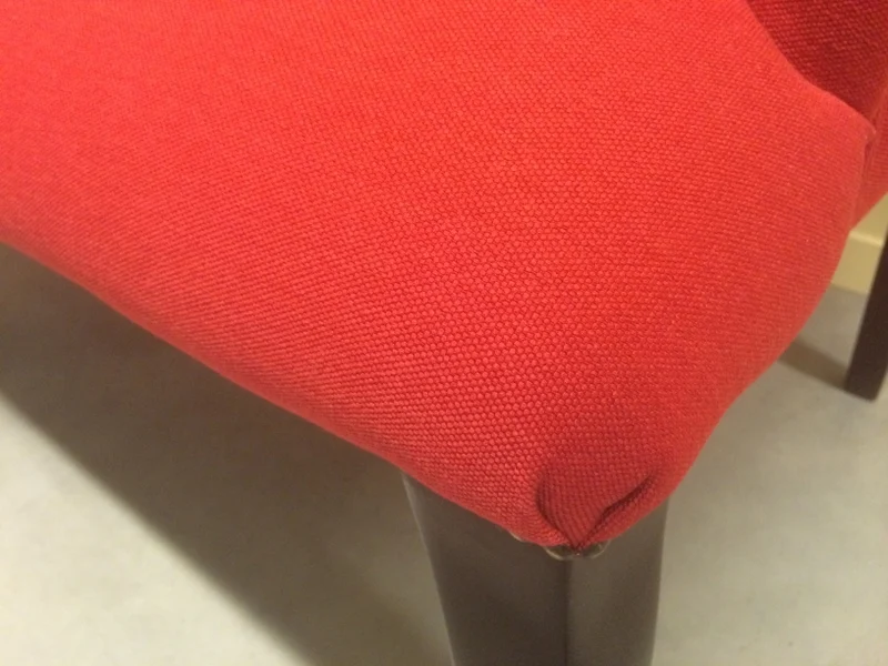 Bank mit Textilbezug im Landhausstil, Sitzbank gepolstert, Farbe rot