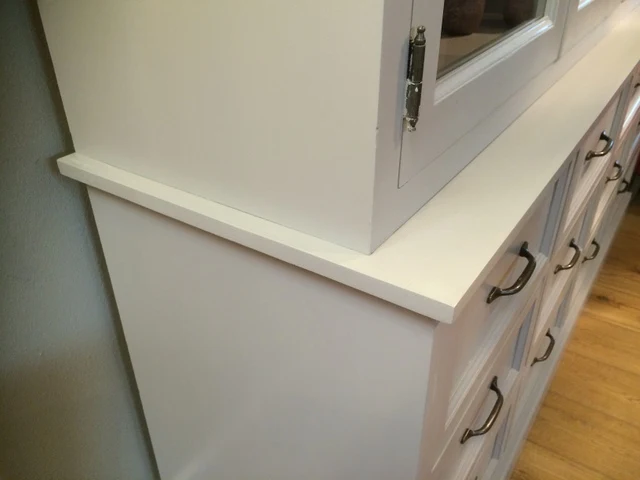 Vitrine grau, Geschirrschrank aus Massivholz, Küchenschrank grau im Landhausstil, auch in anderen Farben bestellbar