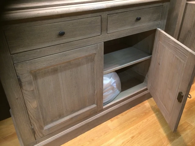 Vitrine Farbe Altholz, Geschirrschrank aus Massivholz, Küchenschrank Landhaus, Breite 130 cm