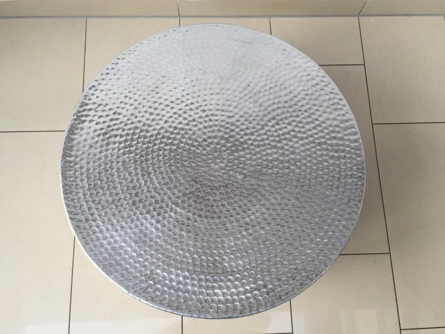 Couchtisch rund silber, Couchtisch Aluminium Hammerschlag-Optik, Ø 68 cm