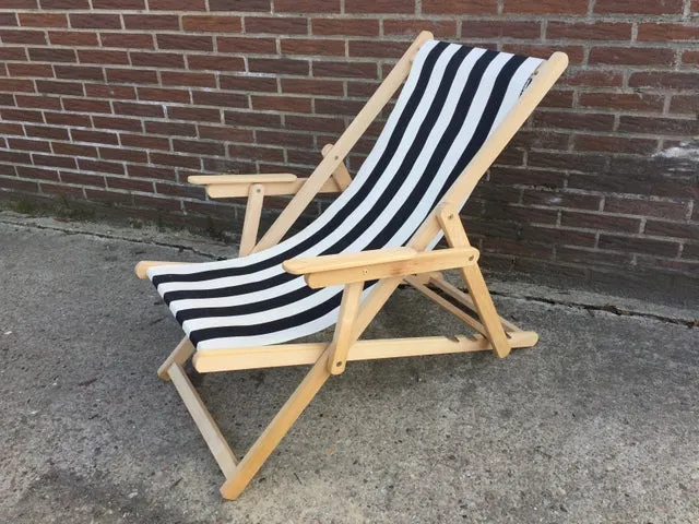Liegestuhl schwarz-weiß gestreift , Sonnenliege, Strandstuhl schwarz-weiß