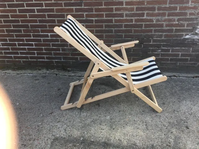 Liegestuhl schwarz-weiß gestreift , Sonnenliege, Strandstuhl schwarz-weiß