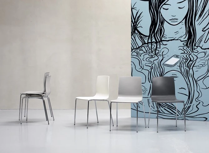 Stuhl grau, Stuhl stapelbar verchromtes Gestell, Design Stuhl grau