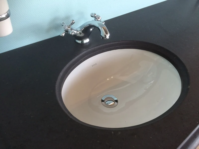 Waschtisch im Landhausstil, Farbe weiß-anthrazit, Breite 123 cm