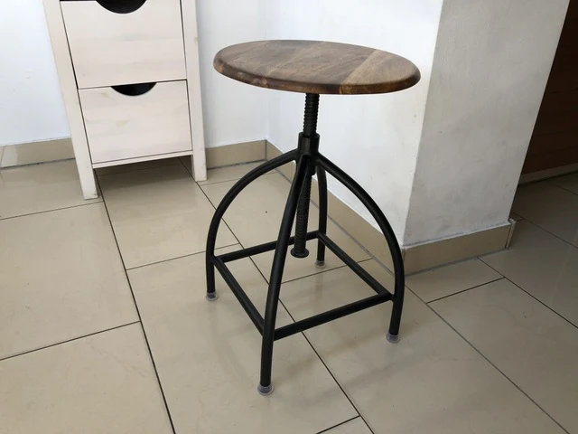 Hocker schwarz Metall-Gestell, Hocker höhenverstellbar Industriedesign