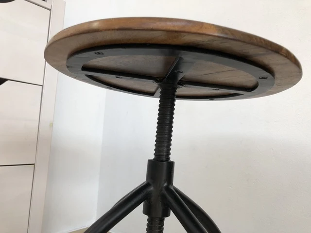 Hocker schwarz Metall-Gestell, Hocker höhenverstellbar Industriedesign