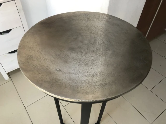 Dekosäule schwarz Metall, Säule Metall grau schwarz, Beistelltisch rund Metall, Durchmesser 35 cm