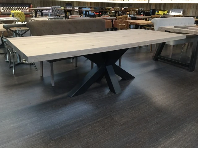 Esstisch Eiche Tischplatte, Tisch Eiche-Tischplatte Industriedesign, Tischgestell aus Metall, Maße 200 x 100 cm