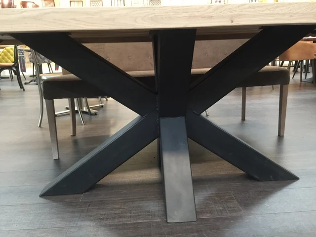 Esstisch Eiche Tischplatte, Tisch Eiche-Tischplatte Industriedesign, Tischgestell aus Metall, Maße 240 x 100 cm