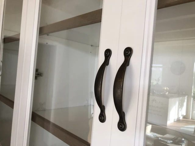 Buffetschrank weiß Landhausstil, Vitrine weiß Landhaus, Geschirrschrank weiß, Breite 232 cm