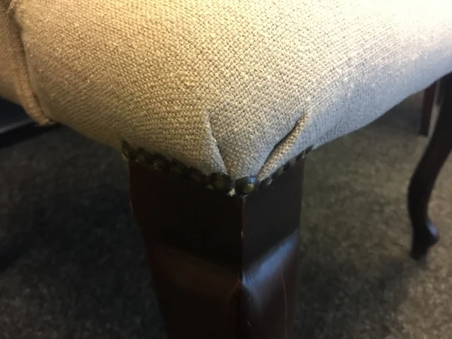 Stuhl gepolstert in verschiedenen Farben, Stuhl mit Ring Chesterfield Farbe Sand