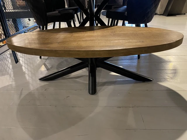Couchtisch oval braun, ovaler Couchtisch Naturholz, Breite 130 cm
