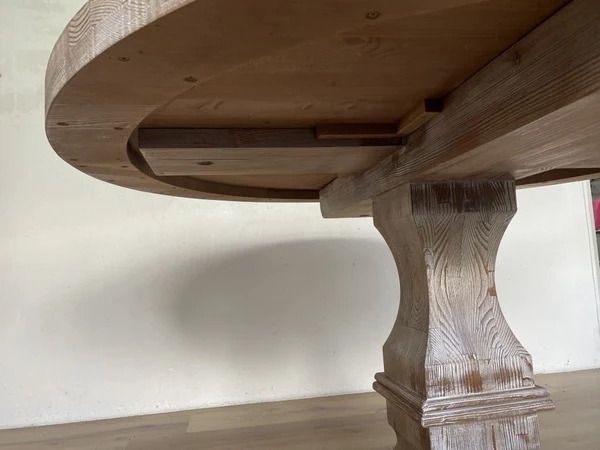Runder Tisch Massivholz, Esstisch rund Holz, Holztisch im Landhausstil, Durchmesser 130 cm