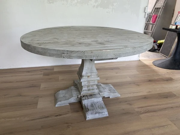 Runder Tisch Massivholz, Esstisch rund Holz, Holztisch im Landhausstil, Durchmesser 130 cm