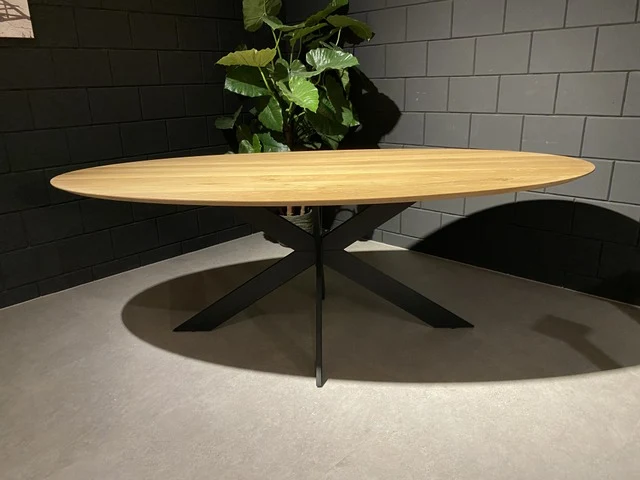 Ovaler Tisch mit Metallgestell, Esstisch oval, Tisch oval Eiche massiv Tischplatte, Länge 200 cm