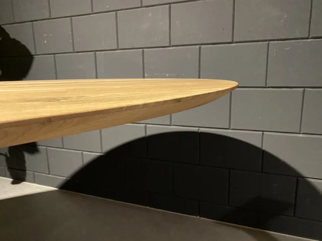 Ovaler Tisch mit Metallgestell, Esstisch oval, Tisch oval Eiche massiv Tischplatte, Länge 200 cm