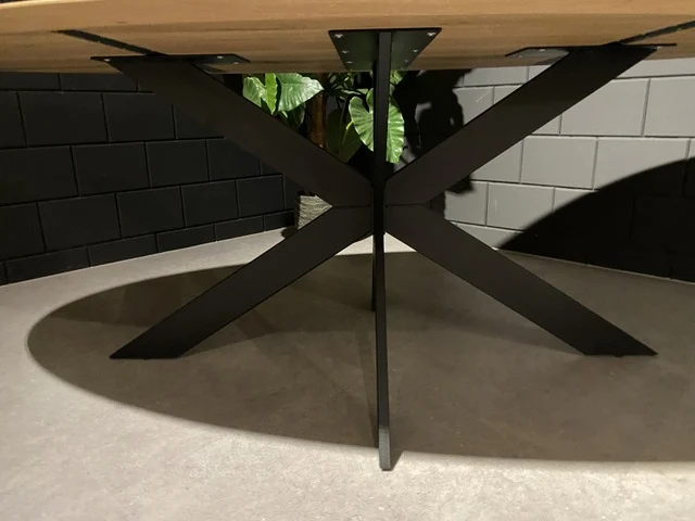 Ovaler Tisch mit Metallgestell, Esstisch oval, Tisch oval Eiche massiv Tischplatte, Länge 220 cm