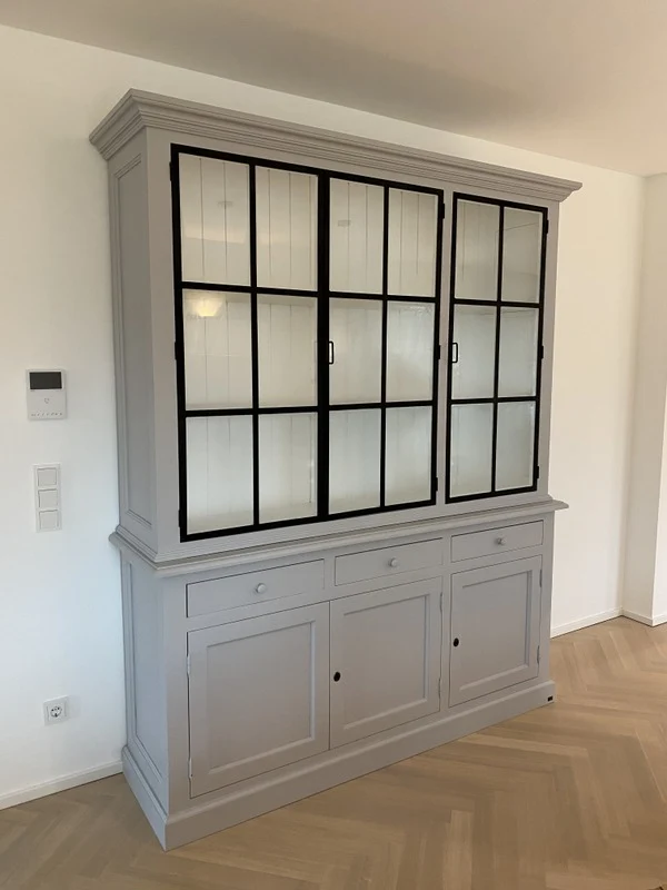 Buffetschrank grau Landhaus, Vitrine grau, Geschirrschrank grau Massivholz, Küchenschrank grau Landhaus, Breite 185 cm
