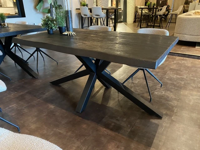 Esstisch schwarz, Tisch Baumkante schwarz, Esstisch Baumkante schwarz, Breite 220 cm