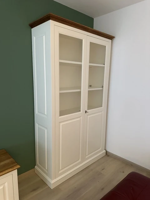 Vitrine weiß Eiche, Schrank weiß Eiche, Geschirrschrank weiß Landhausstil, Breite 128 cm
