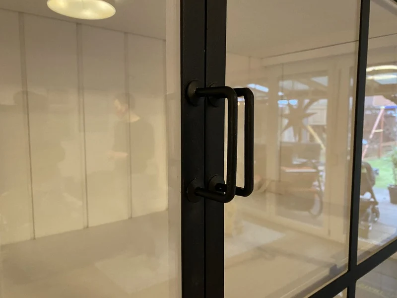 Vitrine weiß, Geschirrschrank weiß Massivholz, Küchenschrank weiß Landhaus, Breite 130 cm