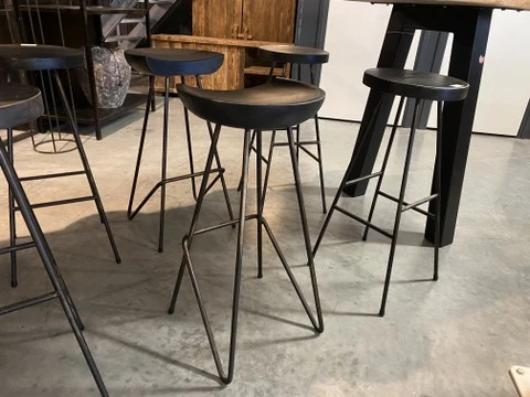 Barhocker schwarz Industriedesign, Tresenhocker Holz-Metall, Sitzhöhe 81 cm