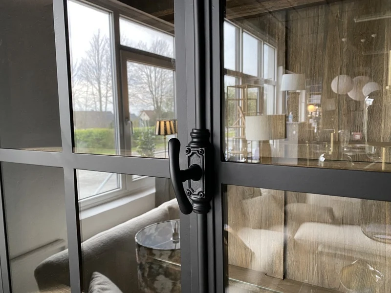 Buffetschrank schwarz mit Beleuchtung, Geschirrschrank schwarz Landhausstil, Vitrine schwarz Landhaus, Breite 130 cm