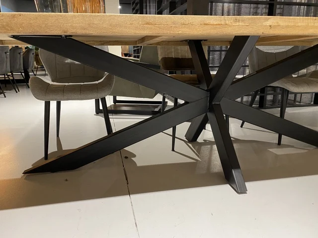 Esstisch Massivholz, Tisch Naturholz Tischplatte, Esstisch Metall-Gestell schwarz, Breite 200 cm