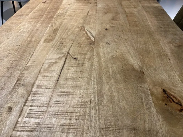 Esstisch Massivholz, Tisch Naturholz Tischplatte, Esstisch Metall-Gestell schwarz, Breite 200 cm