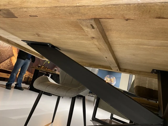 Esstisch Massivholz, Tisch Naturholz Tischplatte, Esstisch Metall-Gestell schwarz, Breite 240 cm