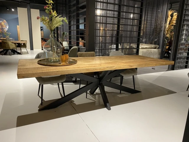 Esstisch Massivholz, Tisch Naturholz Tischplatte, Esstisch Metall-Gestell schwarz, Breite 220 cm