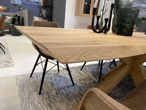 Esstisch massiv Eiche, Tisch Gestell aus Massivholz, Tisch Eiche massiv, Maße 260 x 110 cm