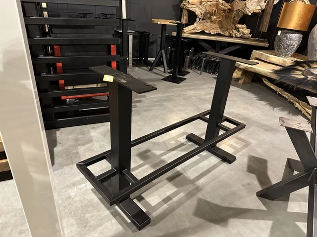 Bartischgestell schwarz, Tischgestell für eine Bartisch, Bartischfüße schwarz, Breite 160 cm