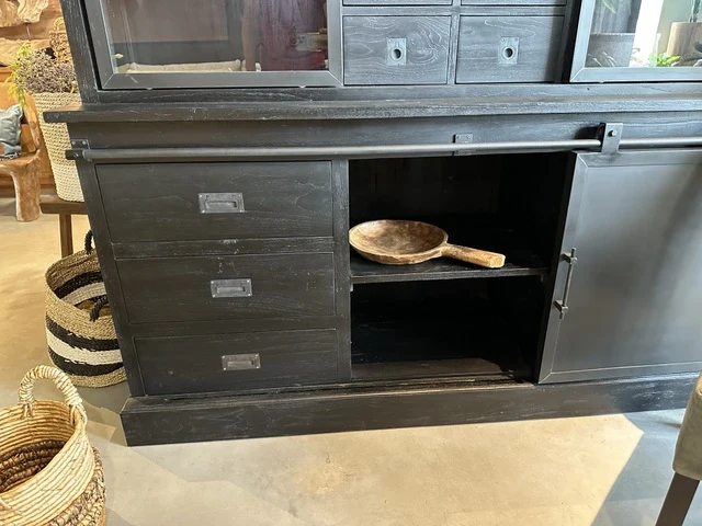 Vitrine schwarz Teakholz, Wohnzimmerschrank schwarz Massivholz, Breite 180 cm