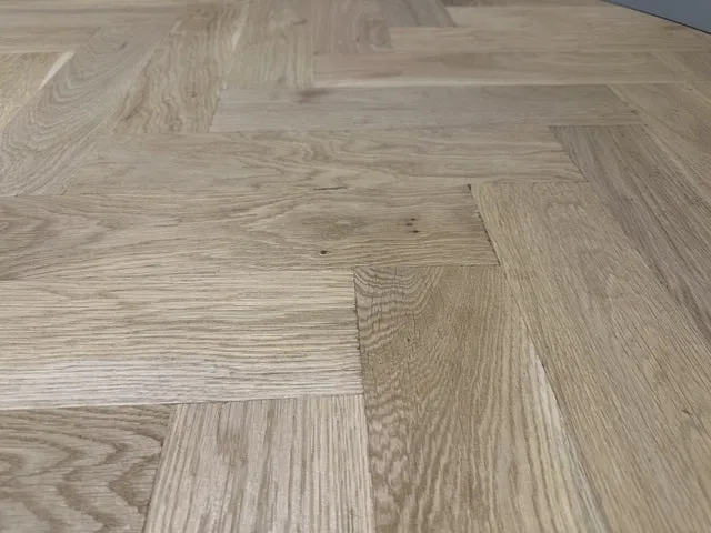 Runder Tisch Fischgrätmuster, Tisch rund Fischgrätmuster, Durchmesser 100 cm