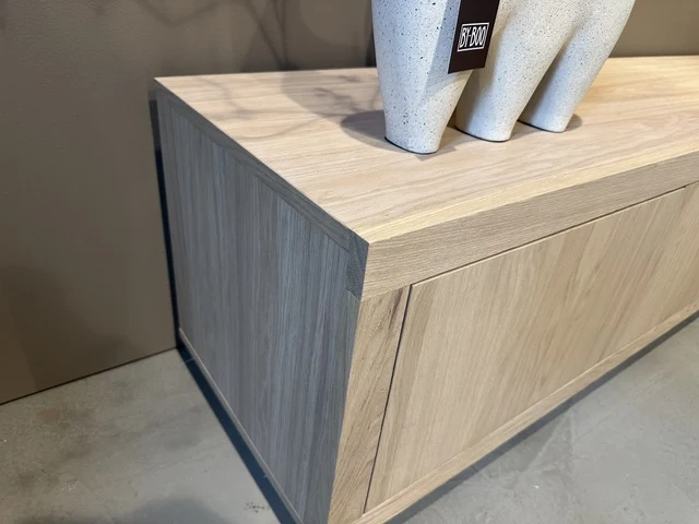 TV Schrank modern Farbe Naturholz, Schrank Naturholz mit drei Türen, Fernsehschrank Naturholz, Breite 200 cm