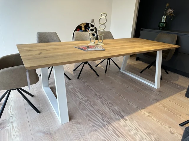 Esstisch Eiche massiv Tischplatte, Tisch weiß Metall-Gestell , Esstisch Eiche massiv, Länge 180 cm
