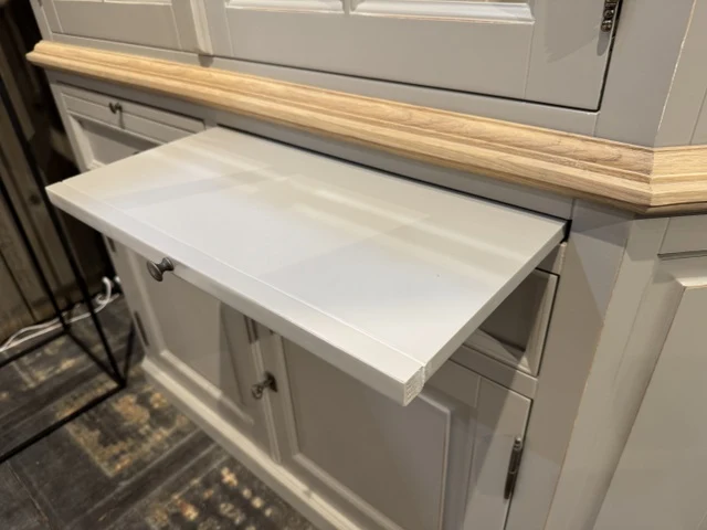 Vitrine grau mit LED Beleuchtung, Geschirrschrank hellgrau, Landhaus, Wohnzimmerschrank mit Beleuchtung grau Landhaus, Breite 160 cm