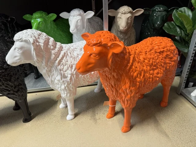 Schaf grün Skulptur, Deko-Schaf grün, Schaf Kunstobjekt, Höhe 60 cm