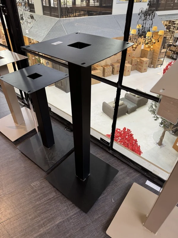Batischfuß schwarz, Bar-Tischgestell schwarz, Höhe 101 cm